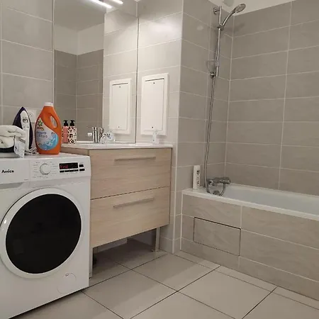 Privee Dans Un Nouvel Partage Pres De Paris Avec Parking Gratuit Apartman *